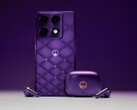 Pantone Violet Indigo renginde Motorola Signature ve Moto Buds 2 Plus.