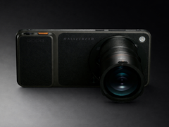 Telekonvertör aksesuarı takılı Find X9 Ultra.