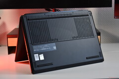 Lenovo Legion 5 15AGP11'in alt kısmı.