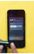 Bir OnePlus telefonundaki ses paylaşım arayüzü, eşzamanlı ses çalma için kullanılabilen iki çift bağlı kablosuz kulaklığı gösteriyor.