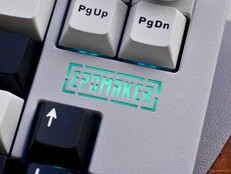 Epomaker Galaxy68 logo aydınlatması.