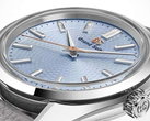 Grand Seiko logosu ve saniye ibresi pembe altın kaplamayla tamamlanmıştır.