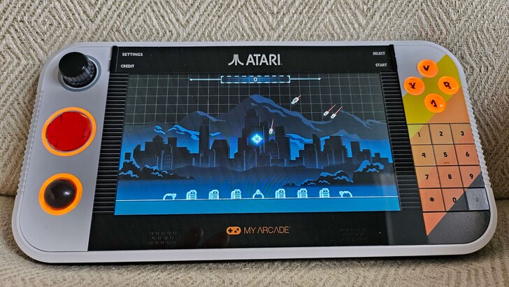 Missile Command, Trak-Ball ile şarj edilmiş versiyonda da oynanabilir (Görsel kaynağı: Marc Zander, Notebookcheck)