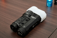 Acebeam M1 2.0, bir difüzör kapağıyla birlikte gelir.