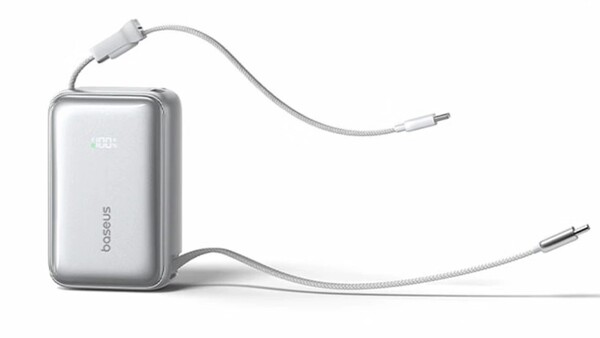 Baseus PicoGo AR11'de biri geri çekilebilir olmak üzere iki adet entegre USB-C kablosu bulunur.