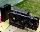 GPD G2 eGPU'nun MCIO'su PCIe 4.0 x8 hızlarıyla sınırlı olacaktır. PCitured: GPD G2'yi bir GPU ve GPD Box mini PC ile gösteren bir resim. 