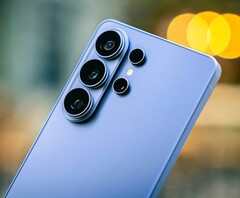 Galaxy S27 Ultra'nın resmi olmayan görseli.