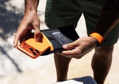 UAG Telefon Kurtarma Kılıfı, akıllı telefonları özellikle etkili bir şekilde kurutmak üzere tasarlanmıştır.