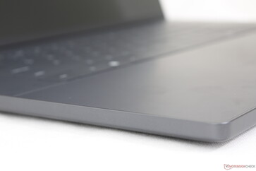 Kenarlar artık daha kutu gibi bir görünüm için ön tarafa doğru daralmıyor