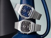 Sırasıyla siyah ve mavi sunburst kadranlı Casio AQ-240E-1A ve AQ-240E-2A2 retro analog-dijital saatler yan yana gösterilmiştir.