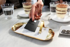 Samsung, yeni Galaxy Card'ını tanıttı.