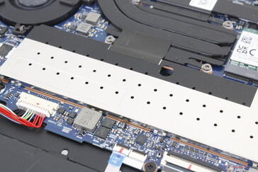 alüminyum plaka ile korunan 2x çıkarılabilir DDR5 SODIMM modülü