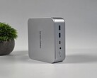 Minisforum M2 mini PC ön bağlantı noktaları görünümü