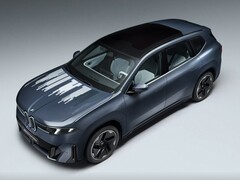 BMW iX3 Flow Edition, E-Ink teknolojisini kullanarak kaputunun görünümünü değiştirebilir.