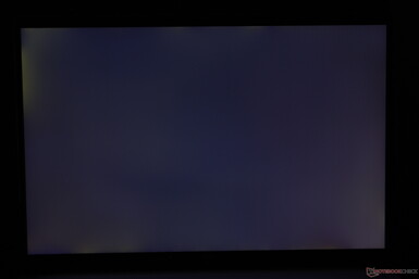 Köşeler boyunca orta düzeyde düzensiz arka ışık kanaması