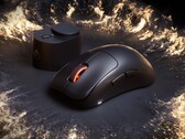 SteelSeries Rival Pro (resimde görülen) ergonomik bir şekle sahiptir.