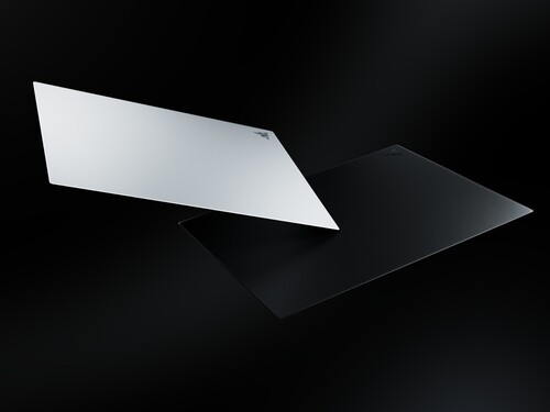 Razer Atlas Pro siyah ve beyaz renk seçenekleri gösterildi