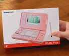 Anbernic RG DS Plus, el bilgisayarının rengini gösteren bir kutu içinde gönderilecektir.