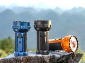 Olight Marauder 3 25.000 lümenlik el feneri, Midnight Blue, Siyah ve Turuncu renk seçenekleriyle sunulmaktadır.