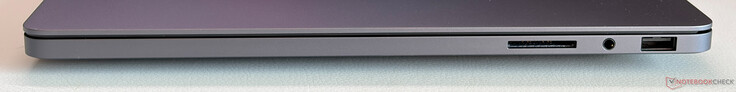 Sağ tarafta: SDXC kart okuyucu, 3,5 mm stereo jak, USB 3.2 Gen.1 (5 Gbps)