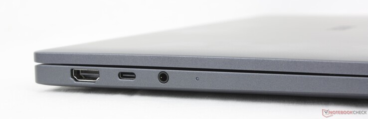 Sol: HDMI 2.1, USB-C Thunderbolt 4 w/ DisplayPort 2.1 + Power Delivery 3.1, 3,5 mm kulaklık