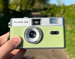 Pure35'in yeşil, mor ve siyah renkleri mevcuttur.