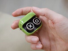 Boox Tappy'nin tıklamalı düğmeleri ve şarj edilebilir bir pili vardır.