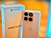 Motorola Edge 70 Plus, aslında Edge 70'e kıyasla daha ucuz ve özellikleri biraz daha kırpılmış bir model.