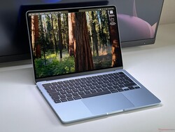 M4 destekli MacBook Air 13, Notebookheck'in bildiği en iyi ultra taşınabilir dizüstü bilgisayar