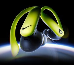 Powerbeats Pro 2 - Nike Special Edition'ın her bir kulaklığında Beats ve Nike logoları yer alıyor.