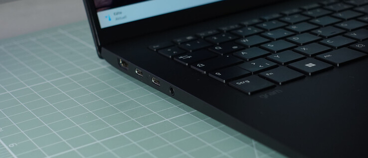 HDMI, 2 x USB-C mit Thunderbolt, DP und PD, 3,5 mm Kulaklık Bağlantısı