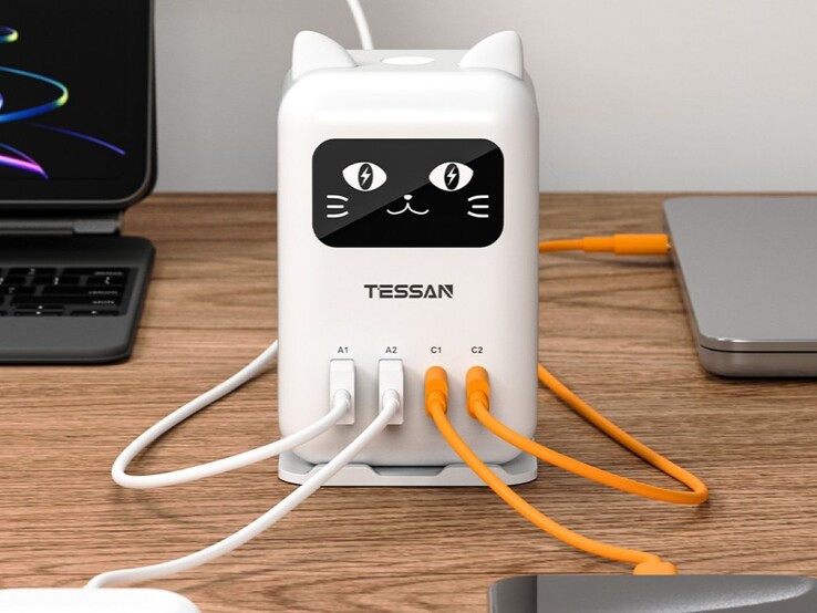 Tessan CS07 65W şarj istasyonu, aynı anda iki USB-A ve iki USB-C cihazına güç sağlayabilir.