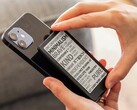 4,3 inçlik ekranıyla Xteink X4 Pro e-okuyucu son derece kompakttır.