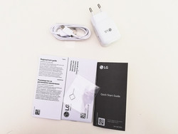 LG Q7 Plus box contents