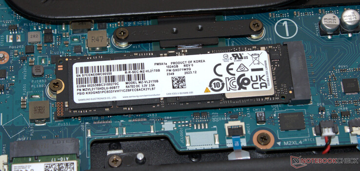 Sistem sürücüsü olarak bir PCIe 4 SSD kullanılır.