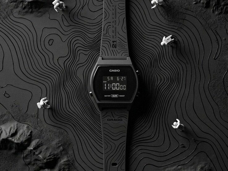 Casio x GRAGG LW-204GRAGG-1BDF modelinin, kontur çizgileri motifleriyle işlenmiş siyah reçine kayışını gösteren yakın çekim fotoğrafı.