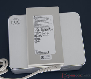 Güç kaynağı üniteli Asus NUC 15 Pro+ (19,5 V; 7,7 A)