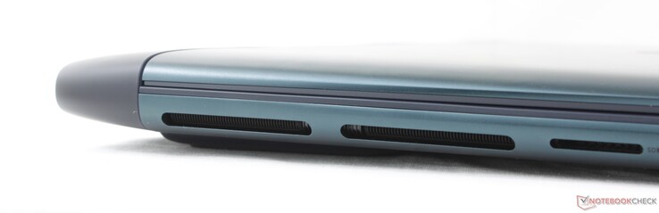 Sol: SD kart okuyucu, 3,5 mm kulaklık