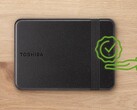 Toshiba sabit disk, siyah renk seçeneğiyle son derece minimalist bir tasarıma sahiptir.