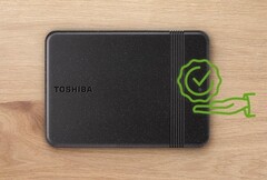 Toshiba sabit disk, siyah renk seçeneğiyle son derece minimalist bir tasarıma sahiptir.