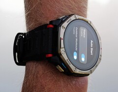 Amazfit T-Rex Dual Solar, ön ve arka yüzünde güneş hücrelerine yer veriyor.