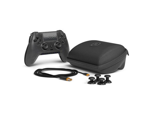 Scuf Omega, bir kılıf da dahil olmak üzere ek aksesuarlarla birlikte gelir.