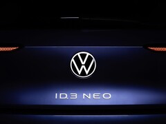 VW, ID.3 Neo'yu dünya prömiyerinden önce yeniden tasarlanmış bir ön yüz, güncellenmiş yazılım ve markanın ilk tamamen elektrikli GTI üretim modelleri vaadiyle tanıtıyor.