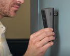 Ring Peephole Camera 2K, mevcut bir kapı gözetleme deliğini delme işlemi gerektirmeden akıllı bir güvenlik kamerasına dönüştürür.