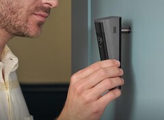 Ring Peephole Camera 2K, mevcut bir kapı gözetleme deliğini delme işlemi gerektirmeden akıllı bir güvenlik kamerasına dönüştürür.