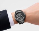 Citizen Attesa CC4107-80H, bileğinde takılı haliyle, tamamen siyah titanyum kasasını ve entegre bileziğini sergiliyor.