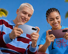 Ice Blue ve Burgundy Red renklerindeki OnePlus N6x