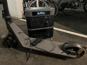 Sorun değil: kiler ve garajda e-scooter ve e-bisikletleri şarj etmek.