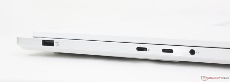 Sol: USB-A 3.2 Gen. 1, USB-C Thunderbolt 4 w/ DisplayPort 2.1 + Güç Dağıtımı (100 W), USB-C 3.2 Gen.2 w/ DisplayPort 2.1 + Güç Dağıtımı, 3,5 mm kulaklık