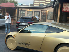 Teksas eyaleti, Austin şehrindeki Terry Black's'e yanaşan Cybercab robot taksisi